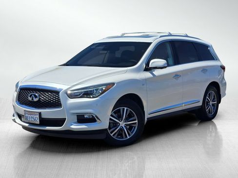 Used 2019 INFINITI QX60 Luxe w/ Essential Package FWD image 6