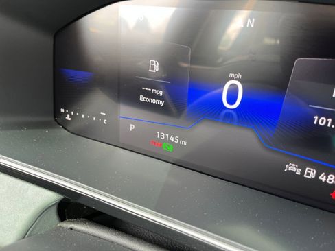 Used 2025 Volkswagen Jetta SE image 40