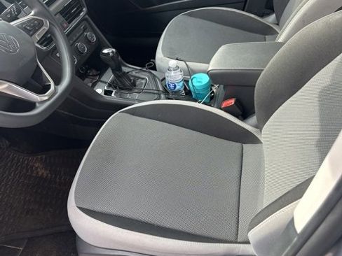 Used 2022 Volkswagen Taos S image 5