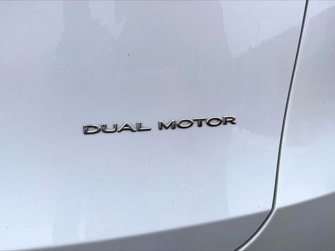 Used 2021 Tesla Model Y Long Range image 8