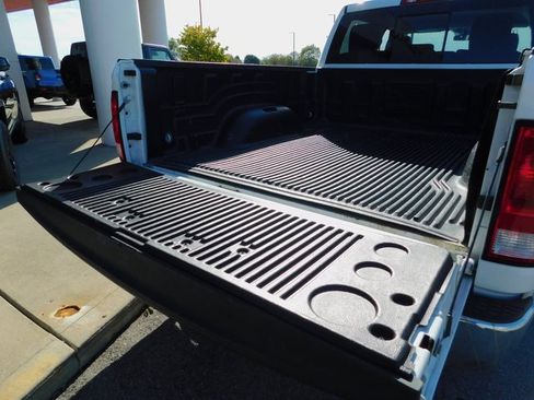 Used 2020 RAM 1500 Classic SLT image 11