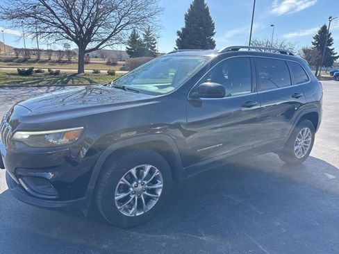 Used 2019 Jeep Cherokee Latitude Plus w/ Cold Weather Group image 5