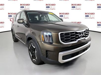 Used 2024 Kia Telluride S w/ S Sunroof Package