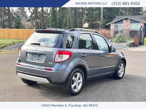 Used 2009 Suzuki SX4 AWD Hatchback w/ Touring Pkg image 5
