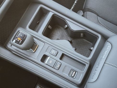 New 2026 Nissan Pathfinder S image 18