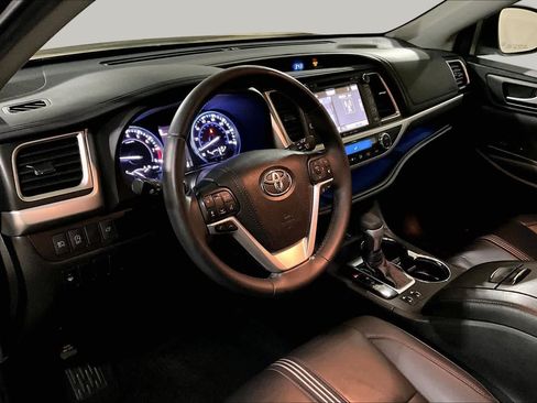 Used 2019 Toyota Highlander SE AWD/4WD image 17