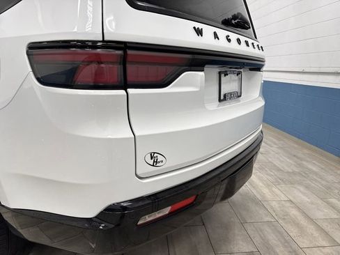 Used 2024 Jeep Wagoneer Series II image 38