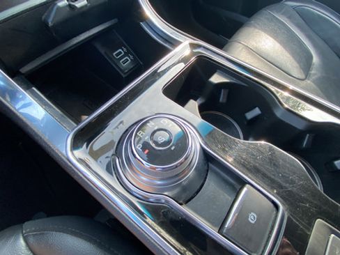 Used 2020 Ford Edge Titanium AWD/4WD image 18