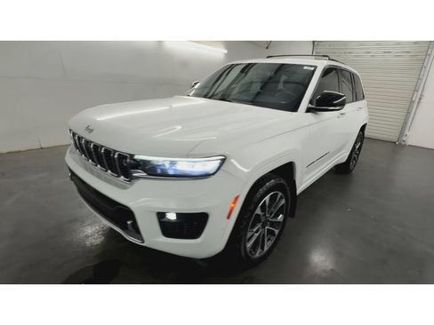 Used 2023 Jeep Grand Cherokee Overland w/ Adv Protech Group III RWD image 4