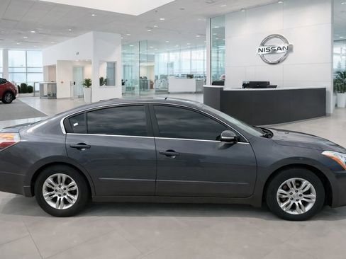 Used 2010 Nissan Altima 2.5 S w/ Convenience Plus Pkg image 1