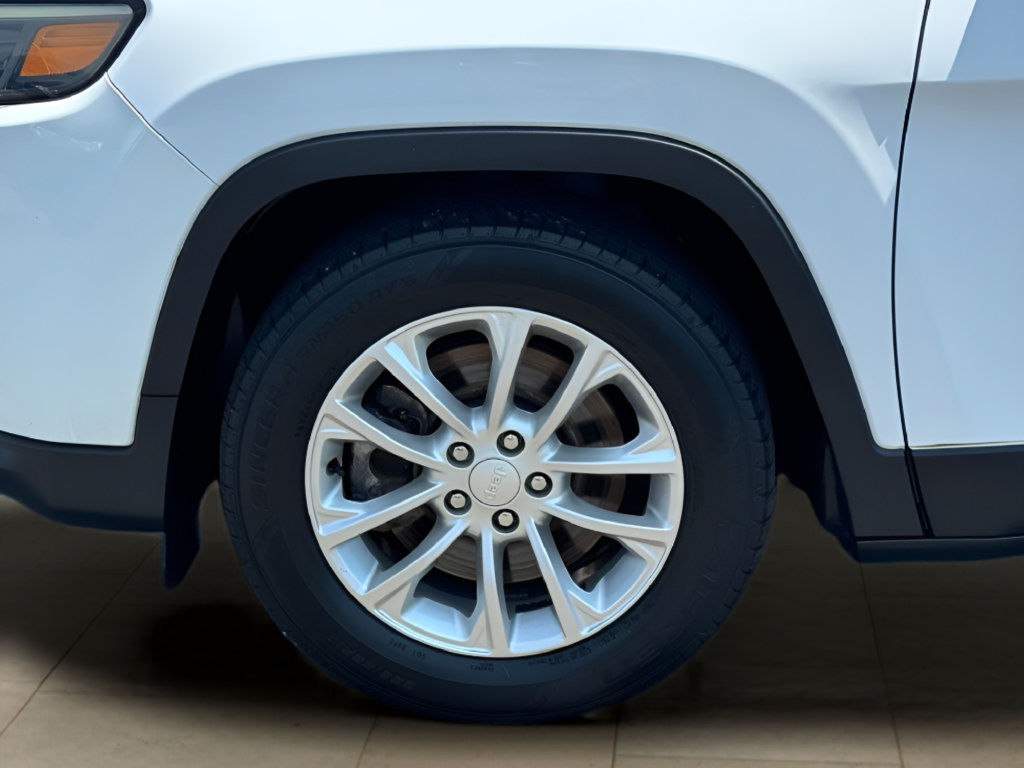 Used 2019 Jeep Cherokee Latitude w/ Popular Appearance Group FWD image 31