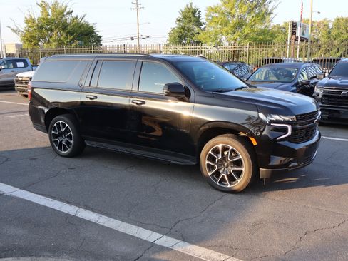 Used 2024 Chevrolet Suburban RST w/ Luxury Package AWD/4WD image 13