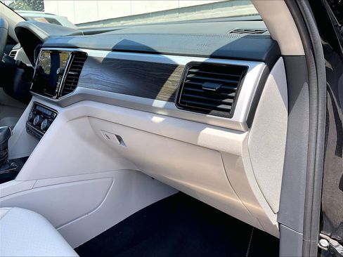 Certified 2023 Volkswagen Atlas SE FWD image 16