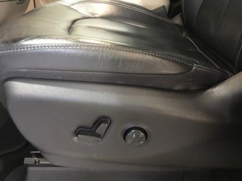 Used 2022 Chrysler Pacifica Touring-L image 32