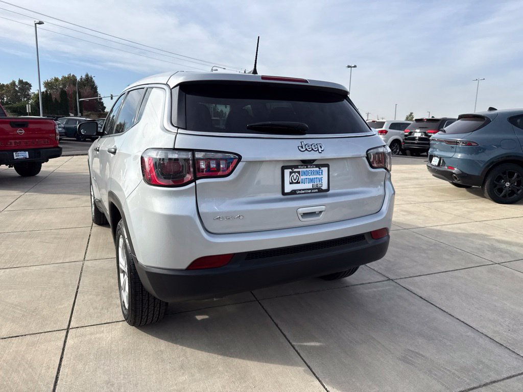 Used 2025 Jeep Compass Sport AWD/4WD image 9