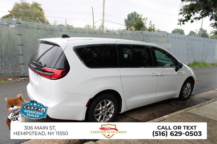 Used 2025 Chrysler Pacifica Select FWD image 5