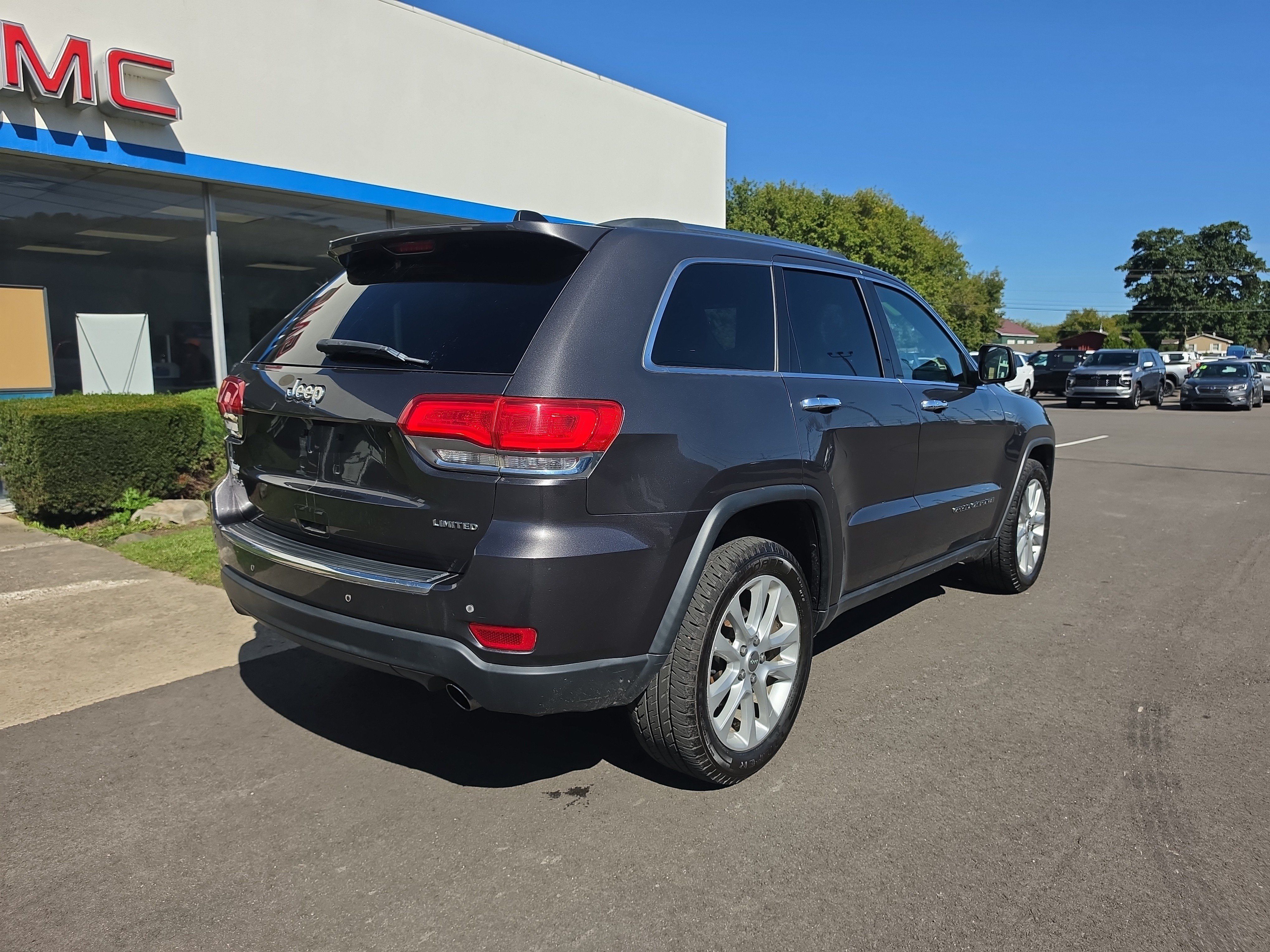 Used 2017 Jeep Grand Cherokee Limited AWD/4WD image 3