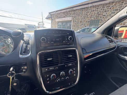 Used 2014 Dodge Grand Caravan SE FWD image 26