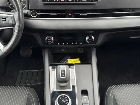 Used 2024 Mitsubishi Outlander ES image 10