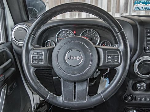 Used 2017 Jeep Wrangler Unlimited Rubicon w/ Connectivity Group image 12