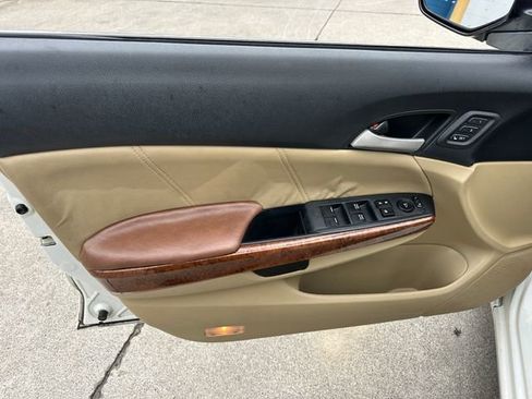 Used 2011 Honda Accord EX-L image 12