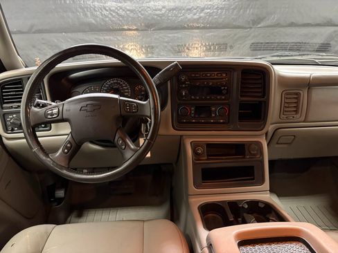 Used 2006 Chevrolet Silverado 2500 LT w/ Heavy-Duty Power Package AWD/4WD image 10