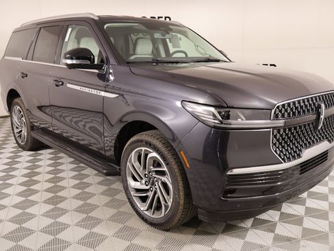 New 2026 Lincoln Navigator Premiere AWD/4WD image 1