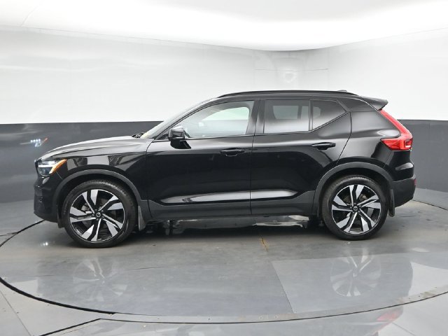 Used 2023 Volvo XC40 B5 Plus w/ Driver Assist Package AWD/4WD image 4