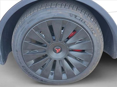 Used 2022 Tesla Model Y Performance image 9