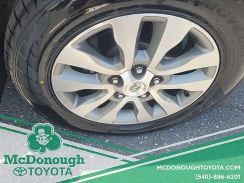 Used 2016 Toyota Sequoia Limited AWD/4WD image 37