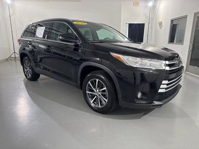 Used 2019 Toyota Highlander SE