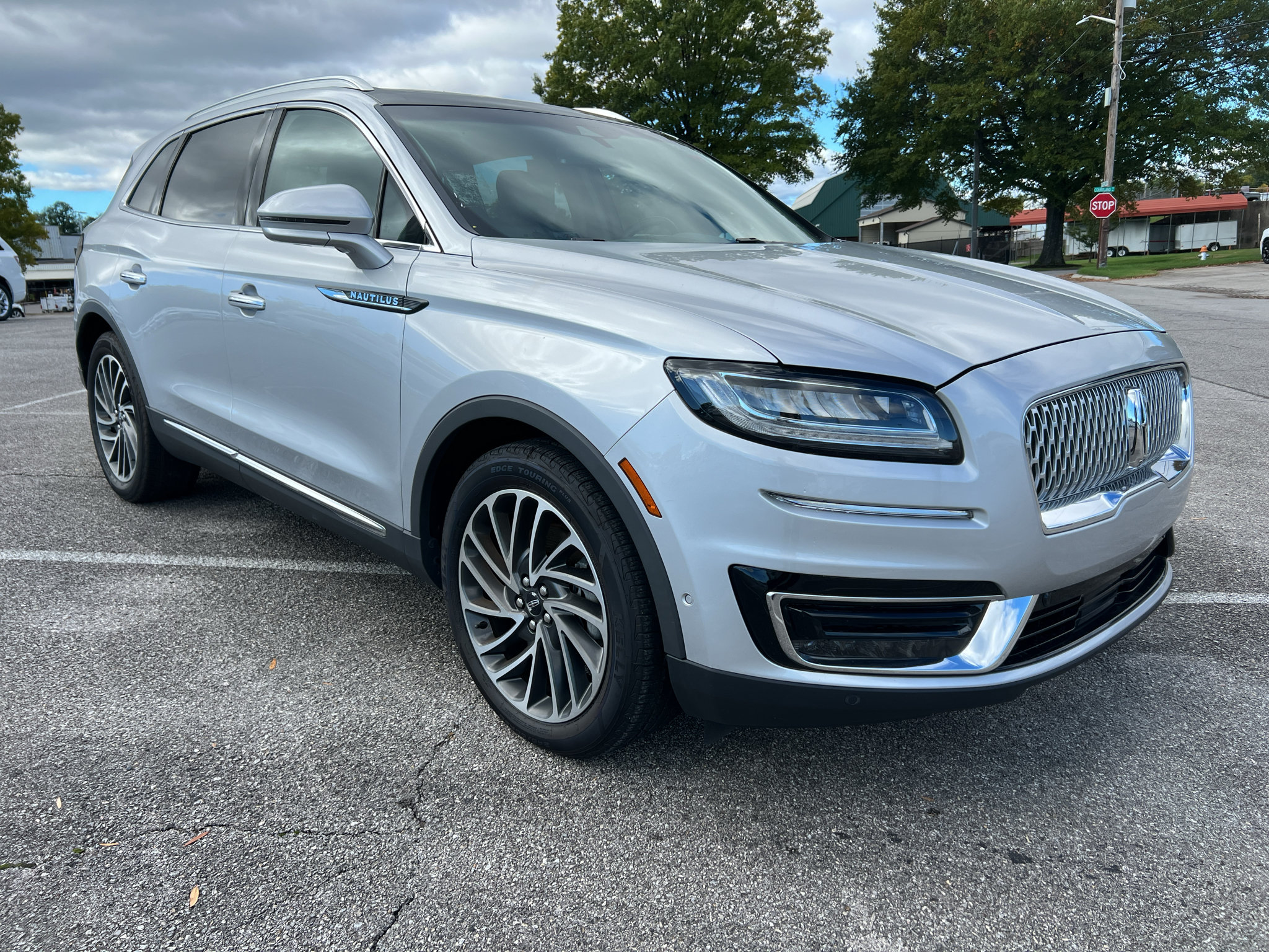 Used 2019 Lincoln Nautilus Reserve FWD image 1