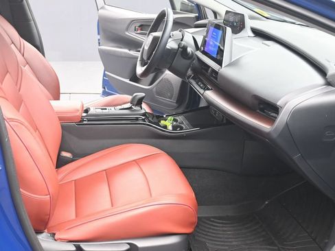 Used 2026 Toyota Prius Plug-In Hybrid FWD image 11
