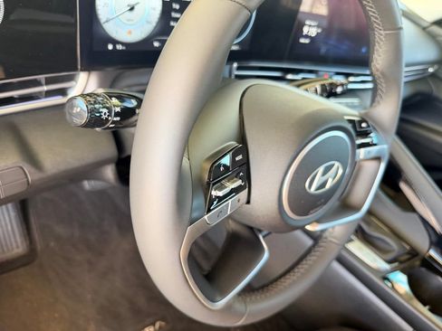 Used 2024 Hyundai Elantra SEL w/ Convenience Package FWD image 19