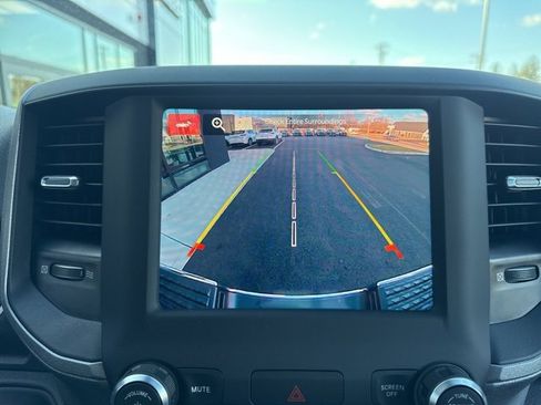 Used 2024 RAM 2500 Tradesman w/ Chrome Appearance Group image 17