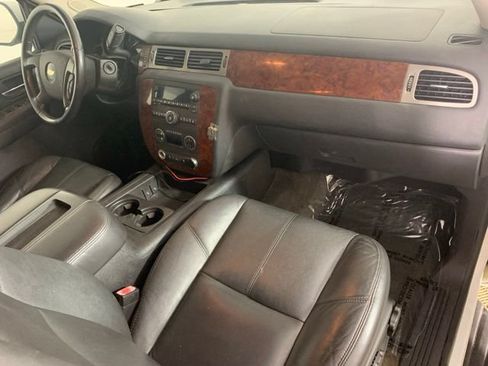 Used 2009 Chevrolet Suburban LT AWD/4WD image 5