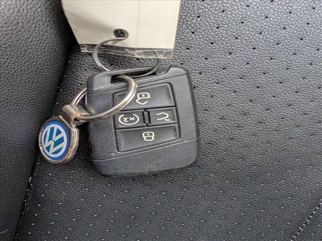 Used 2022 Volkswagen Tiguan SE AWD/4WD image 39