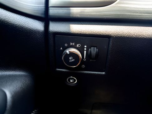 Used 2020 Jeep Grand Cherokee Altitude RWD image 20