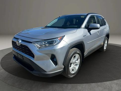 Used 2021 Toyota RAV4 XLE w/ XLE Grade Weather Package AWD/4WD image 1