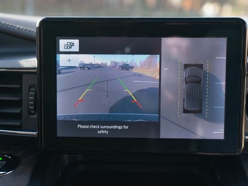 Used 2020 Ford Explorer Platinum image 12