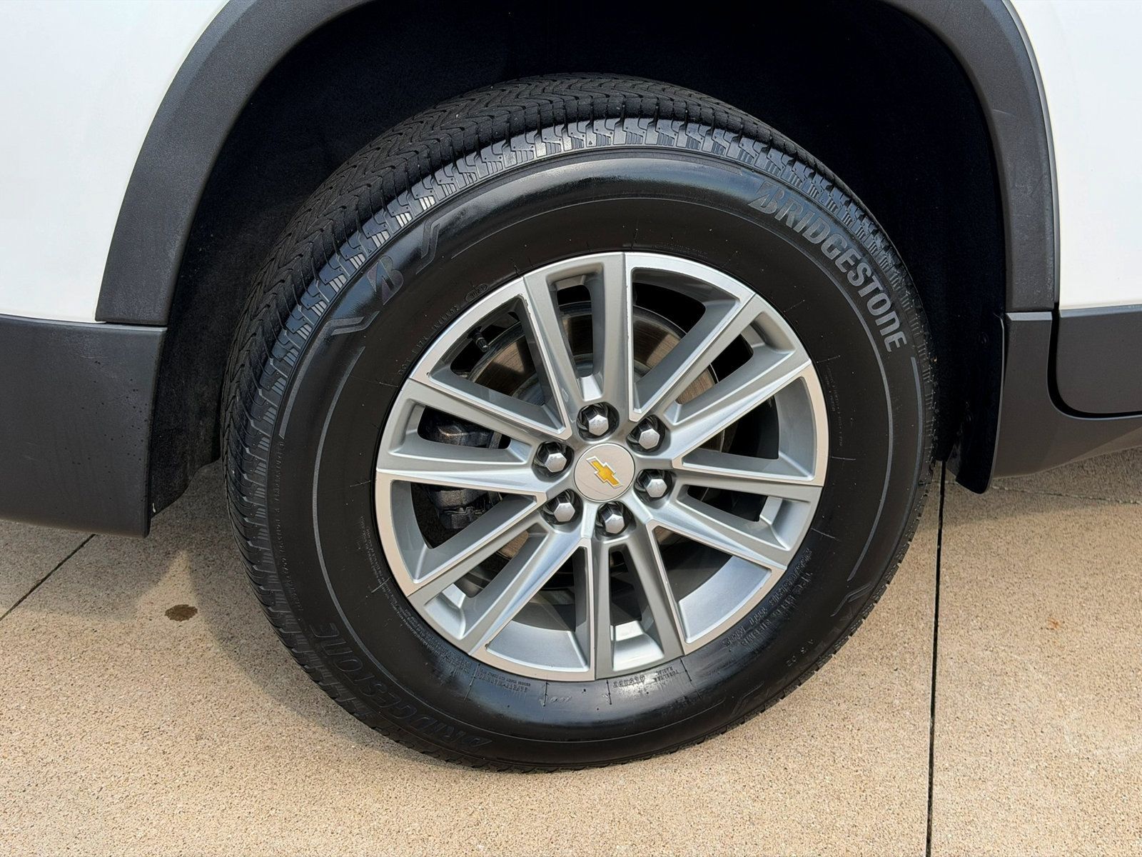Used 2023 Chevrolet Traverse LT FWD image 8