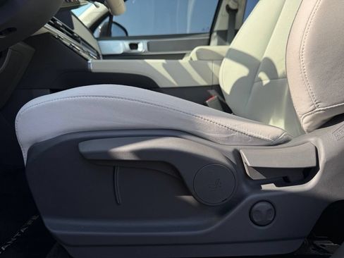 Used 2025 Hyundai Santa Fe SE FWD image 9