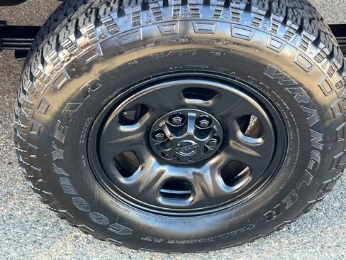 Used 2012 Nissan Frontier S RWD image 22