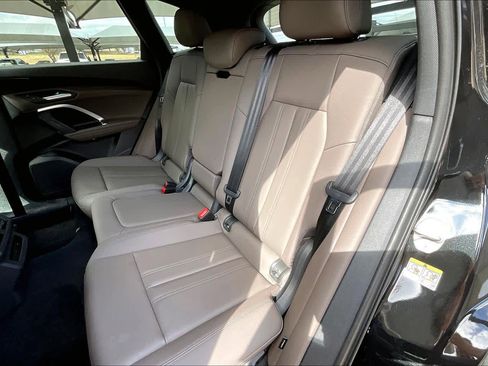 Used 2025 Audi Q5 Premium w/ Convenience Package image 20