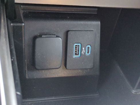 Used 2020 Ford Explorer XLT w/ Comfort Package image 30