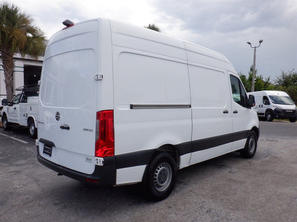 Used 2021 Freightliner Sprinter 2500 RWD image 9
