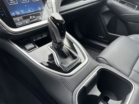 Used 2025 Subaru Outback Limited image 18
