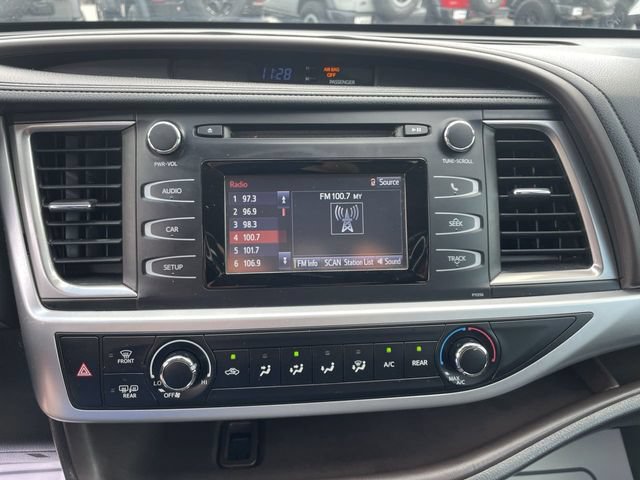 Used 2018 Toyota Highlander LE FWD image 24