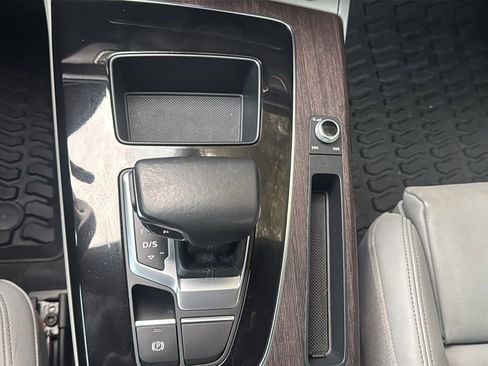 Used 2022 Audi Q5 2.0T Premium w/ Convenience Package image 21