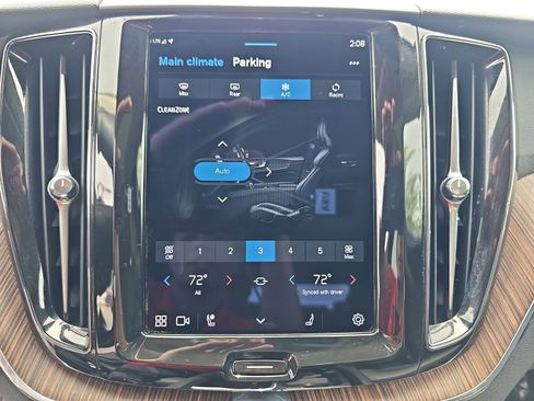Used 2023 Volvo XC60 B5 Plus w/ Protection Package Premier FWD image 26